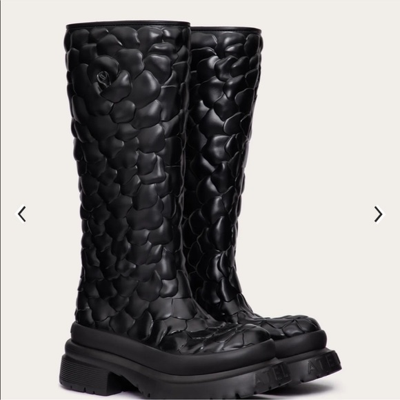 NEW Valentino Garavani Atelier Black rose flower rain boots - Picture 4 of 14